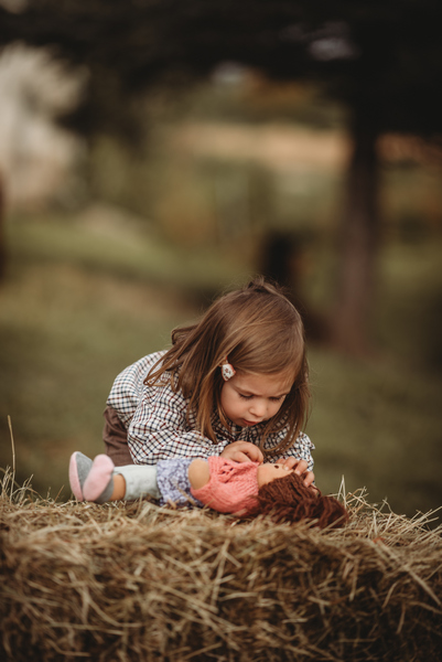 Lily mit Waldorfpuppe Katja